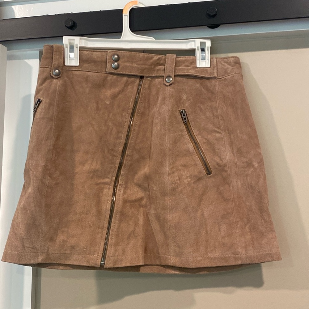 Blank NYC suede mini skirt in “cafe latte”. Worn 2x. Excellent condition